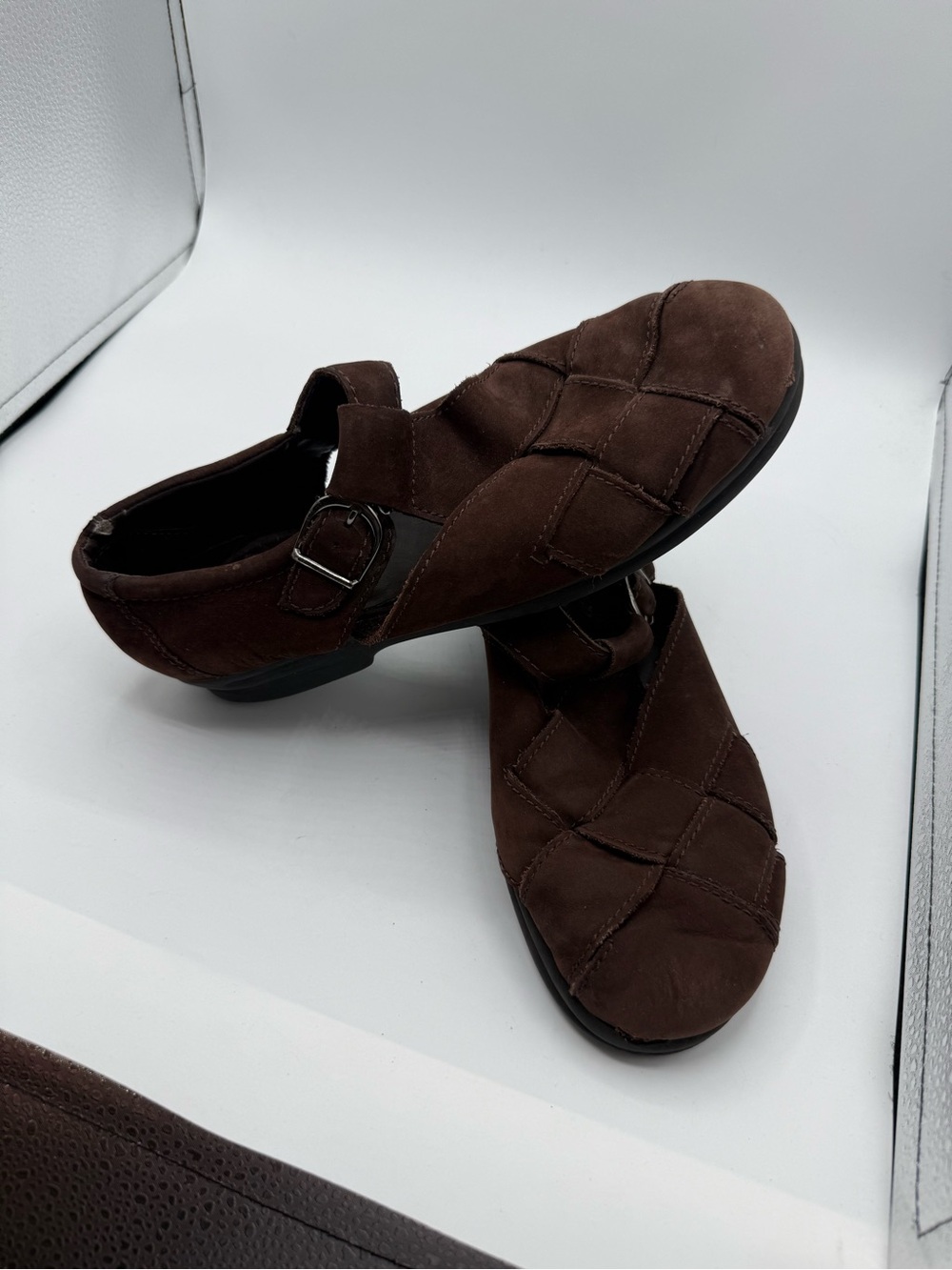 Lizflex By Liz Claiborne Suede Woven Closed Toe Shoes Sz 10M